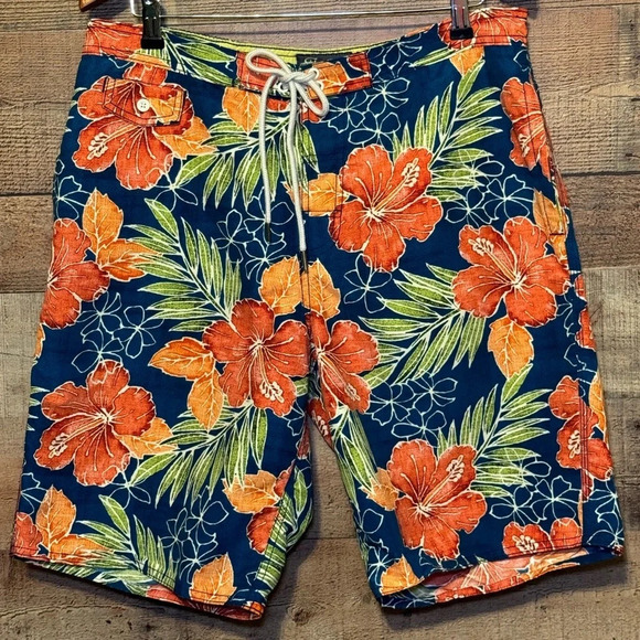 🌻 St. John's Bay Hibiscus Tropical Board Shorts Trunks Men's size M Hawaiian - Picture 1 of 8